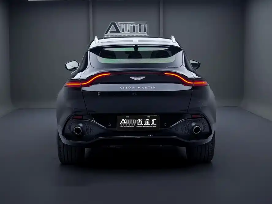 Aston Martin DBX 2023 3.0T STRAIGHT-SIX