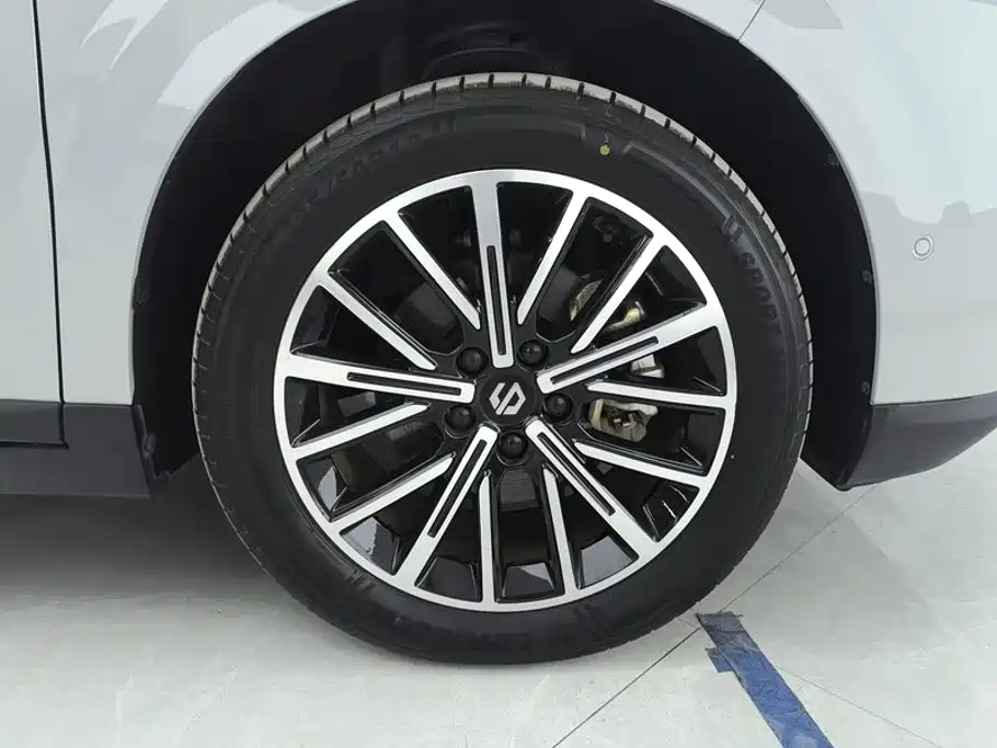 Leapmotor Leapmotor B10 — миниатюра 6