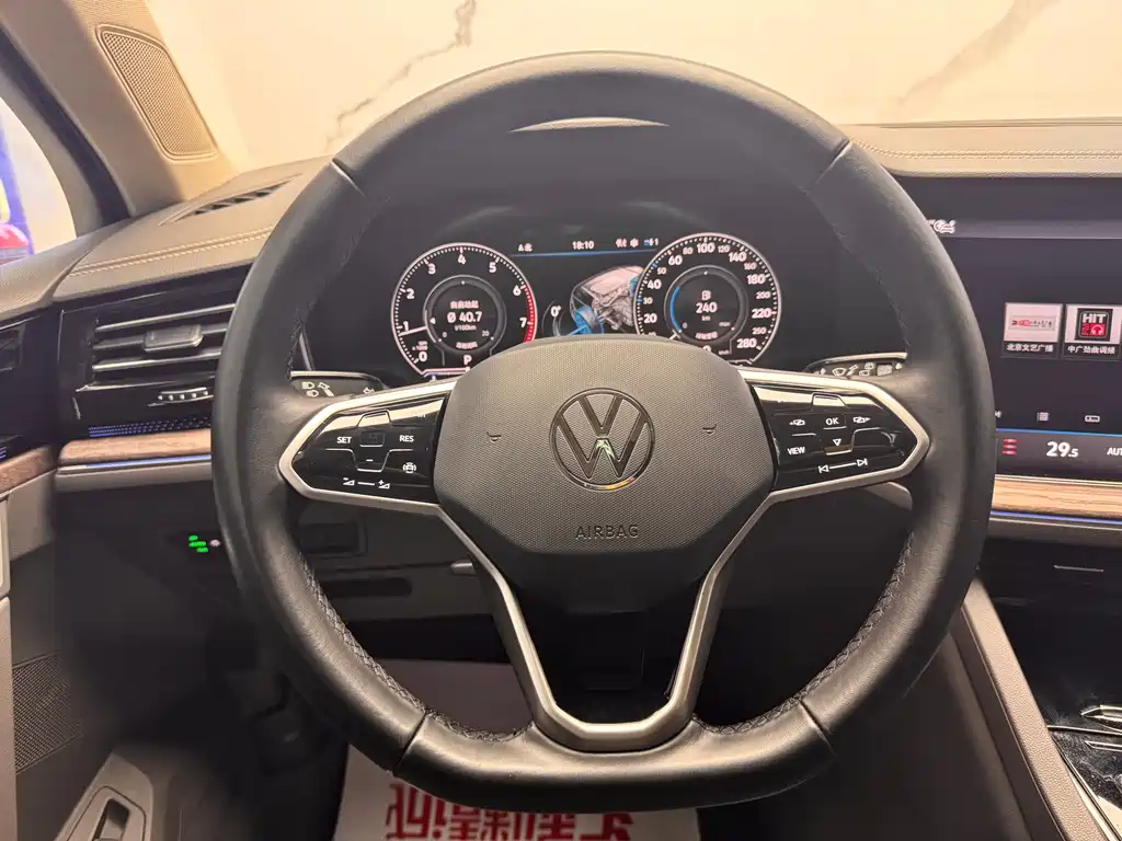 VOLKSWAGEN TOUAREG