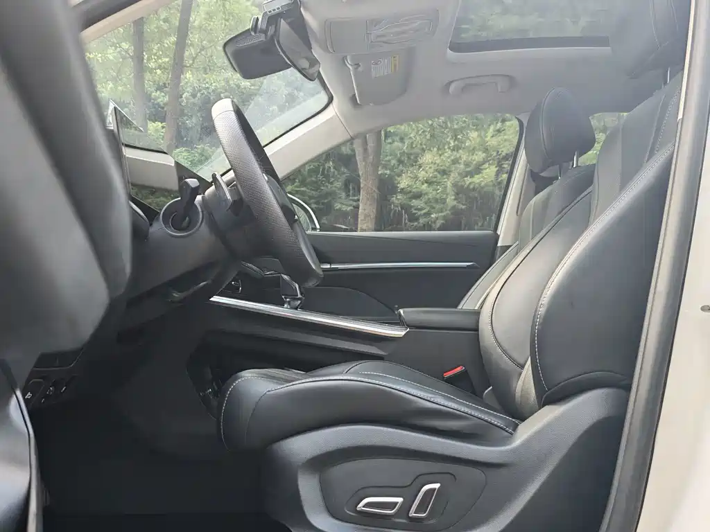 Roewe RX5 eMAX — миниатюра 8