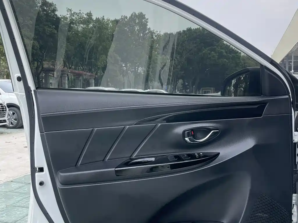 TOYOTA YARIS L ZHIXUAN