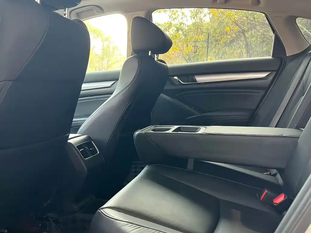 Honda Accord — миниатюра 9