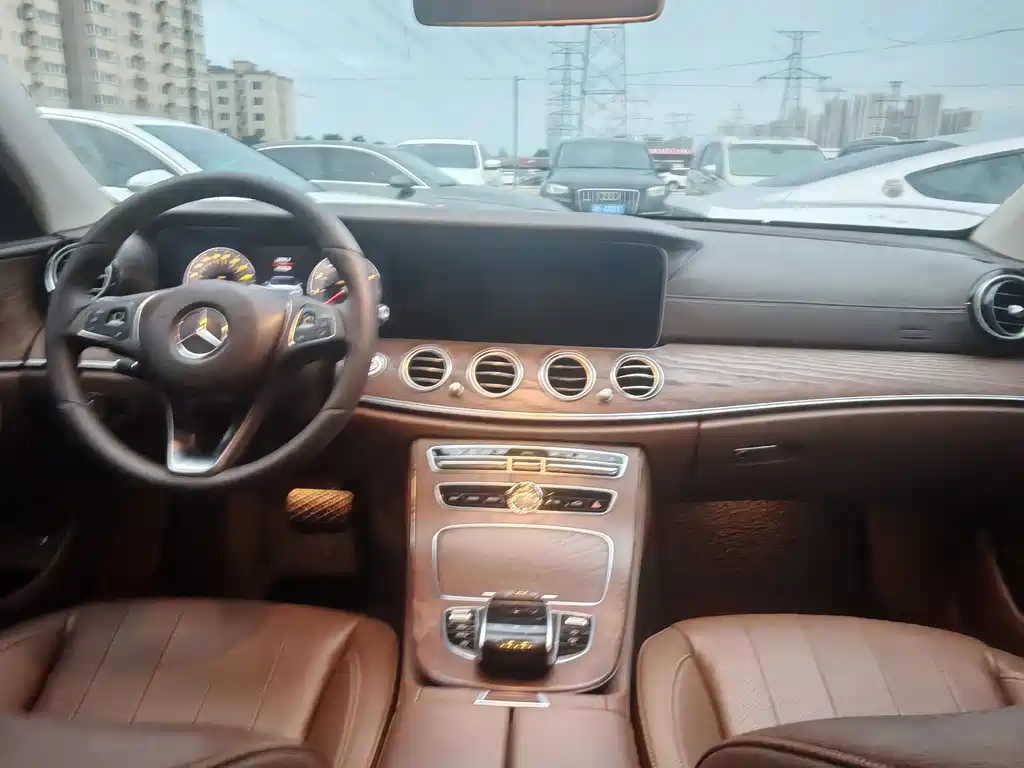 Mercedes-Benz E-Class — миниатюра 5