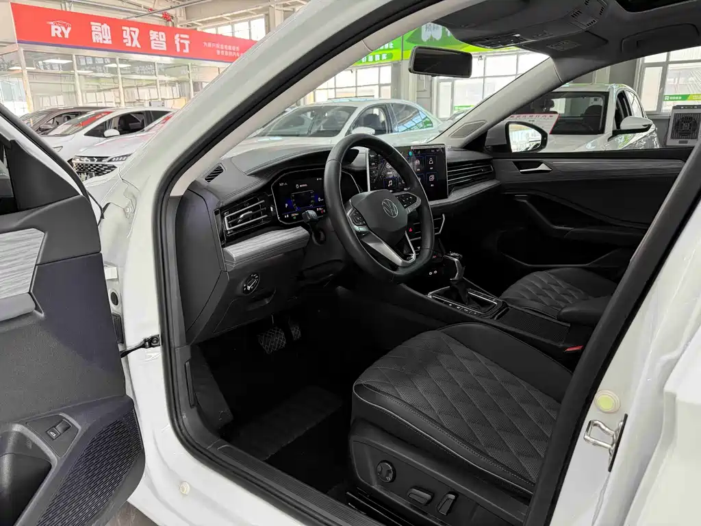 Volkswagen Sagitar 2023 280TSI DSG