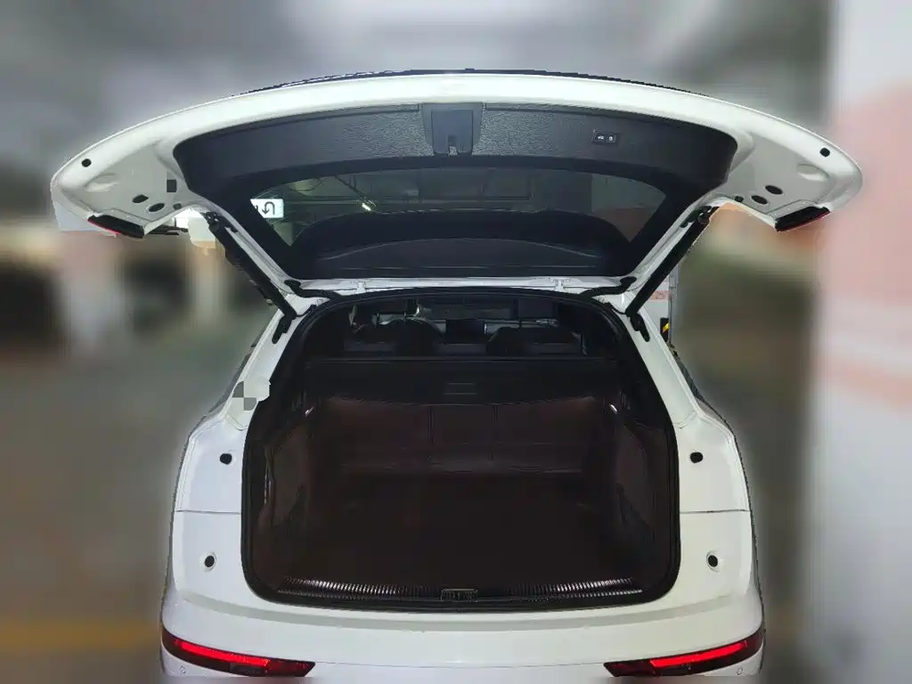 Audi Q5L 2023 — фото 15