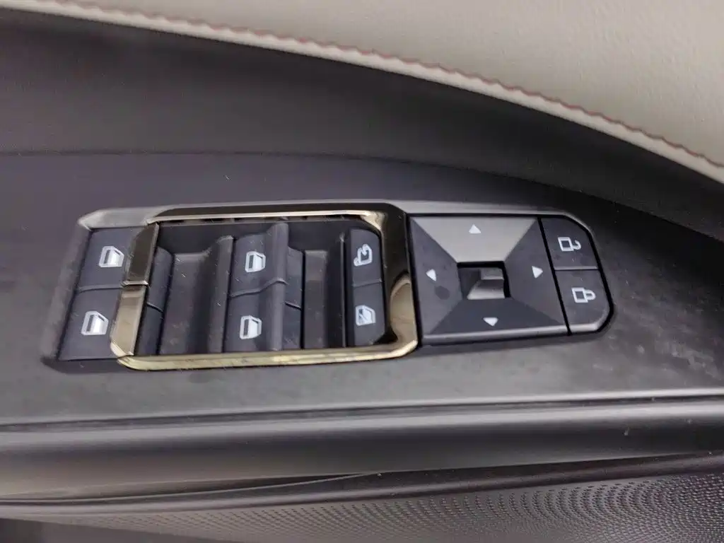 Ford Mondeo — миниатюра 9