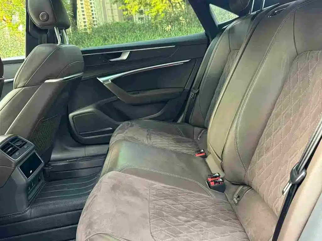 Audi A7L — миниатюра 10