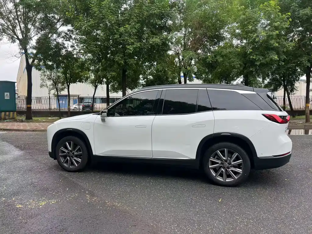 NIO ES8 2020 485KM мест
