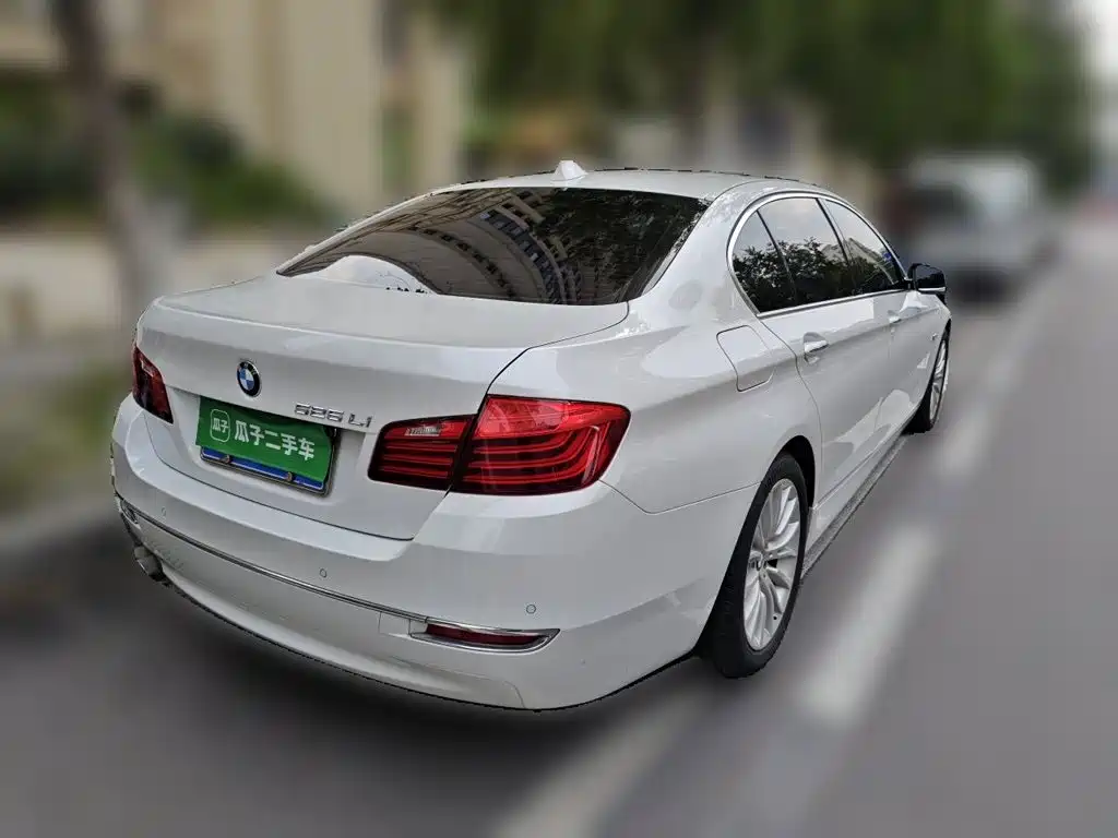 BMW 5 Series — миниатюра 4