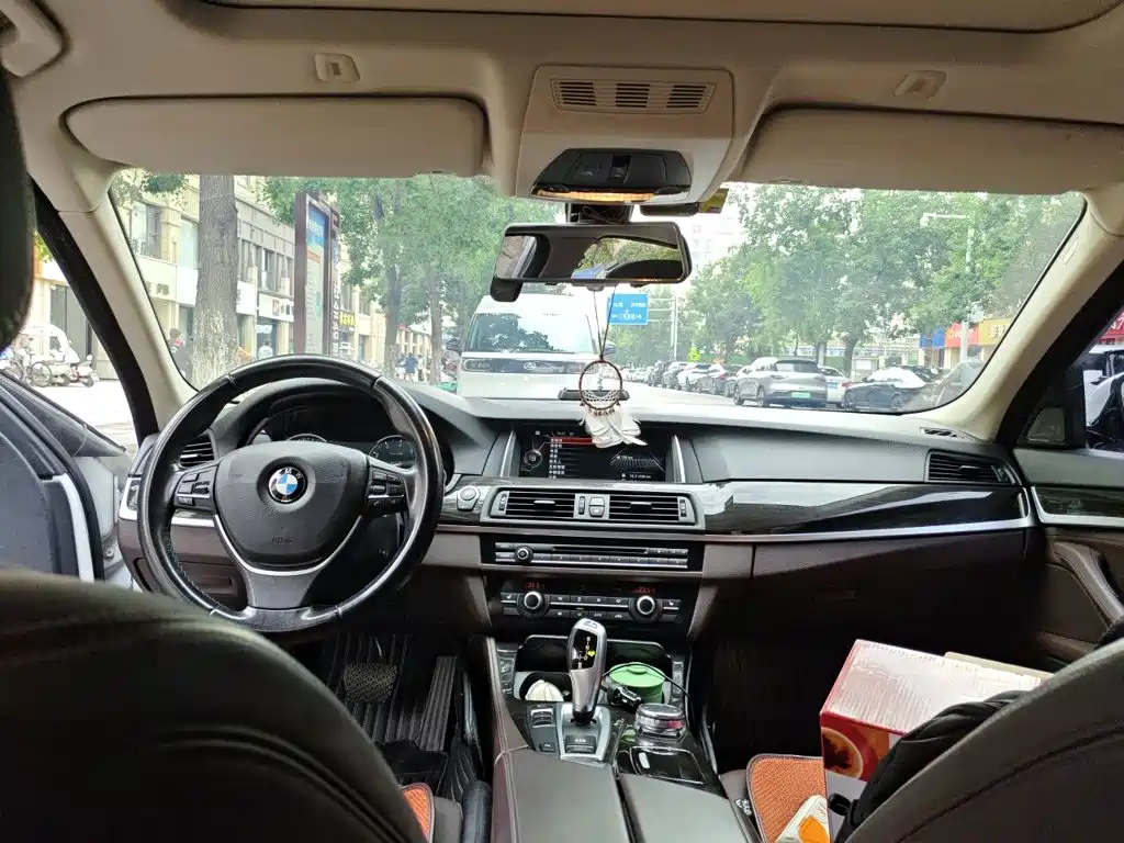 BMW 5 Series — миниатюра 14