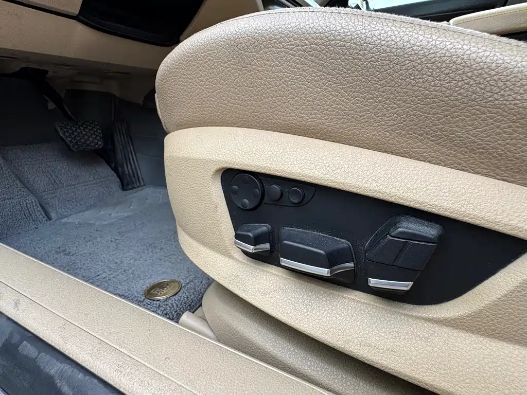 BMW 7 Series — миниатюра 9