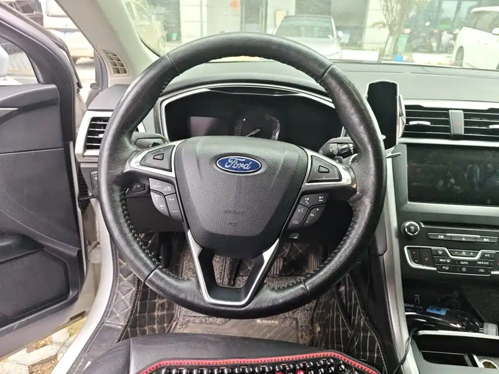 Ford Mondeo — миниатюра 11