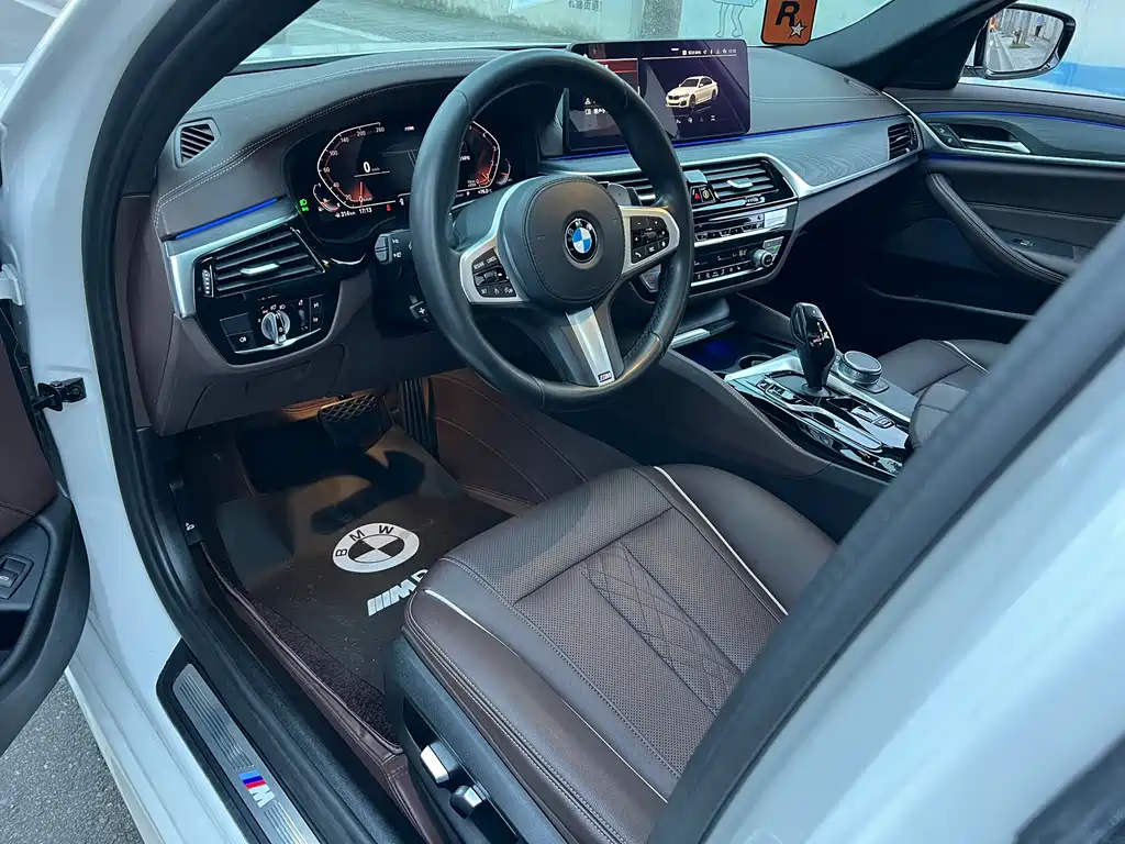 BMW 5 Series — миниатюра 7