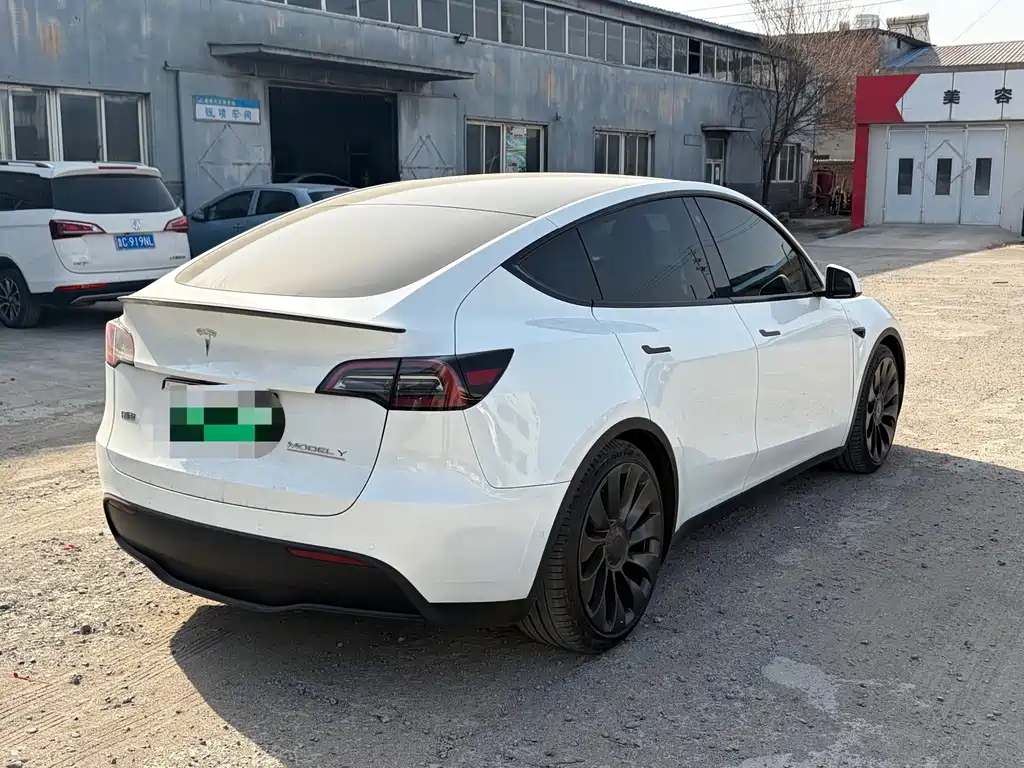TESLA MODEL Y