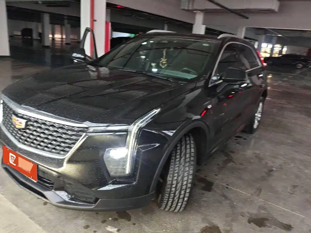 CADILLAC XT4
