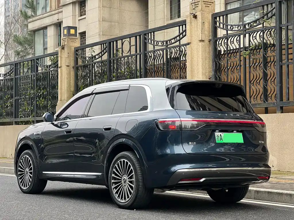 AITO ASK THE WORLD M8