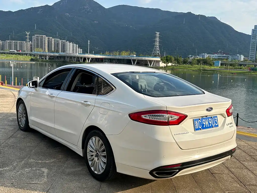 Ford Mondeo — миниатюра 6