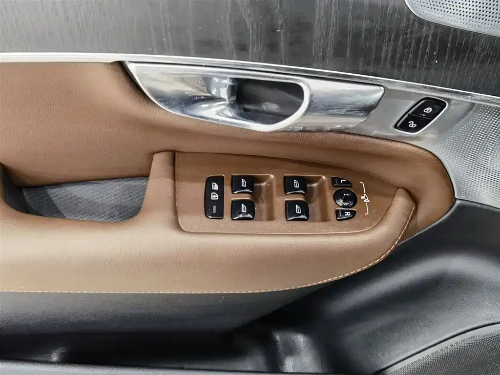 Volvo XC90 2022 B6 Luxury 7 мест