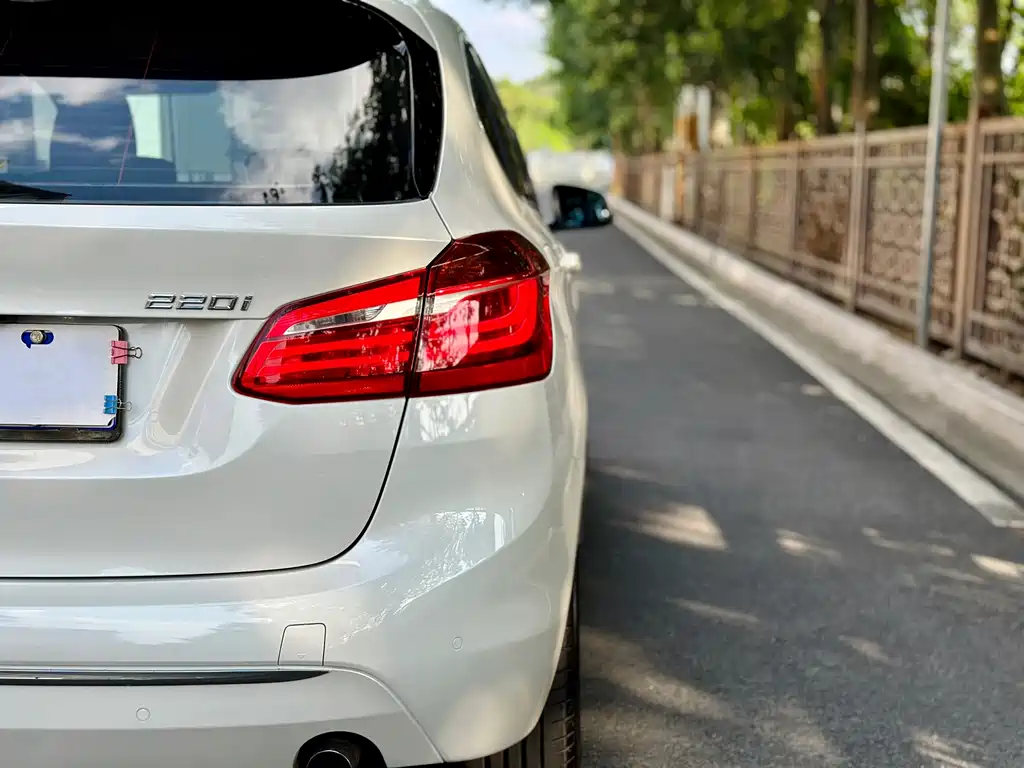 BMW 2 Series Active Tourer (Import) — миниатюра 7