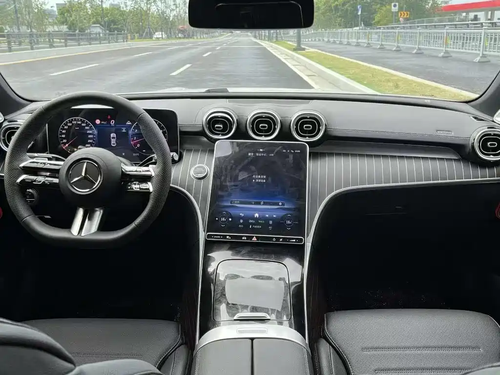 Mercedes-Benz C-Class — миниатюра 4
