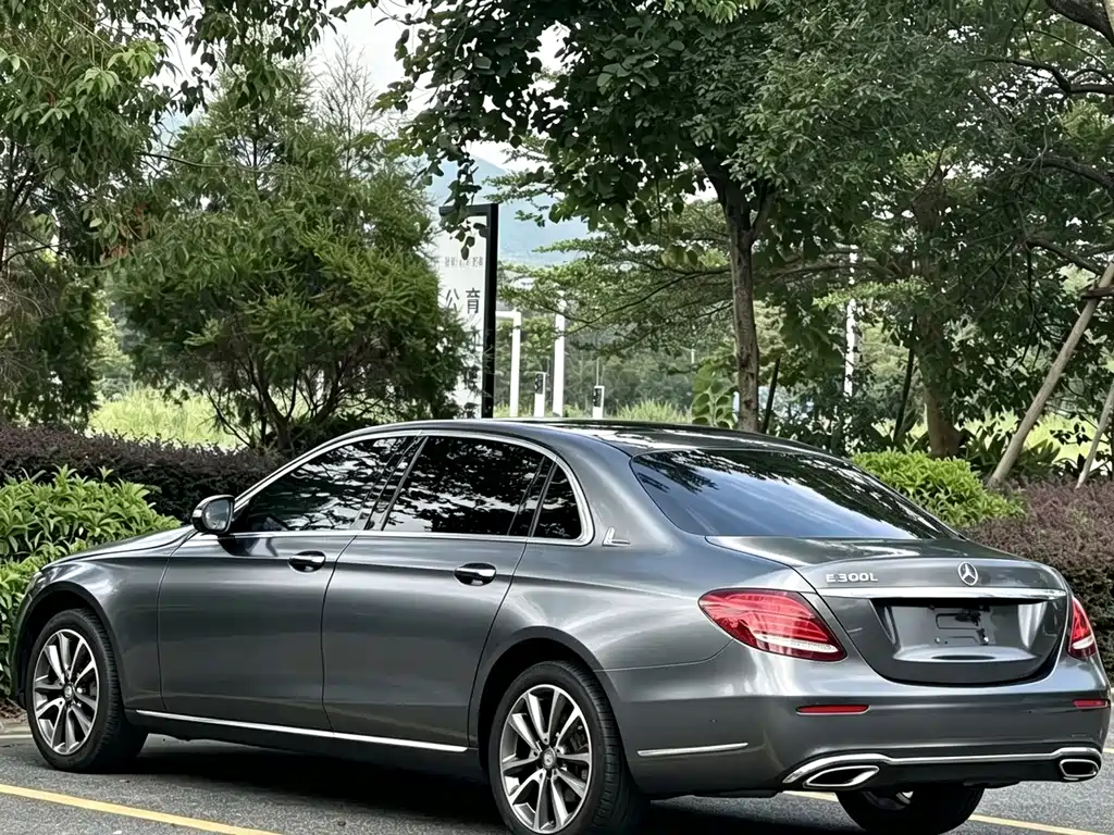 Mercedes-Benz E-Class — миниатюра 4