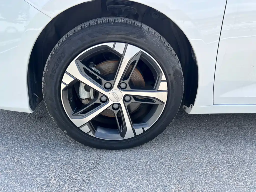 Geely Emgrand L — миниатюра 4
