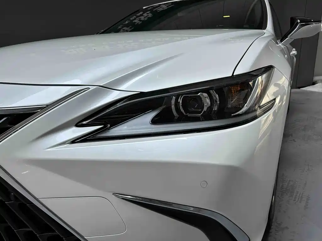 Lexus ES — миниатюра 5