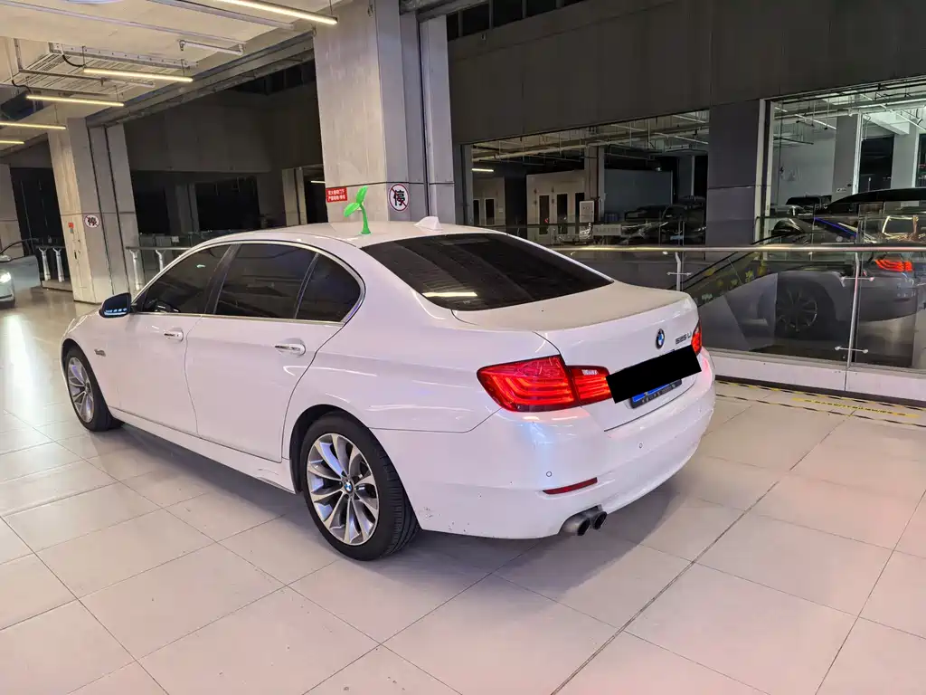 BMW 5 Series — миниатюра 7