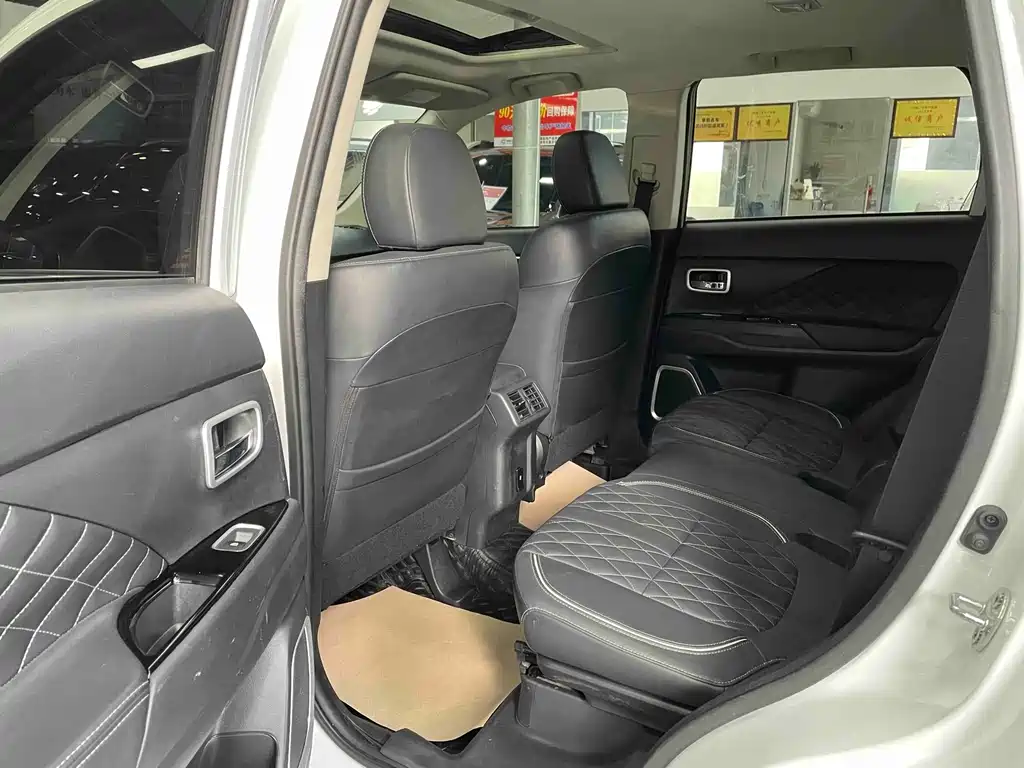 MITSUBISHI OUTLANDER