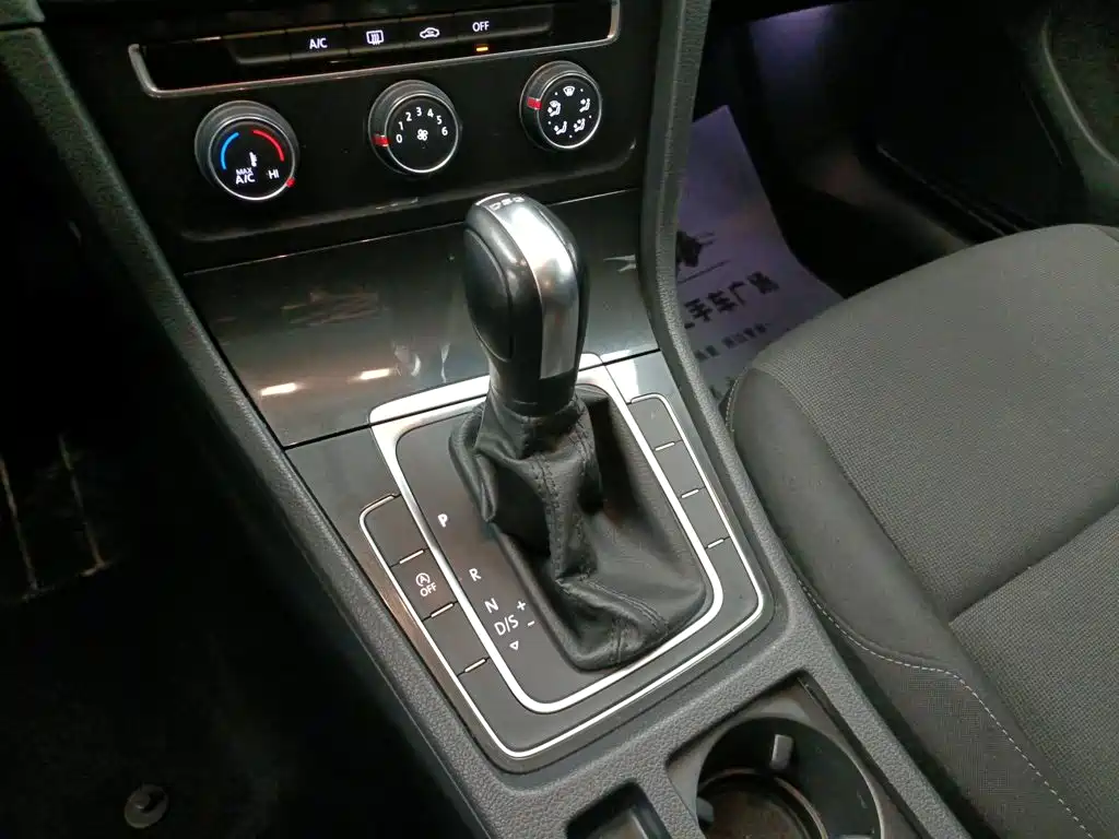 Volkswagen Golf — миниатюра 14