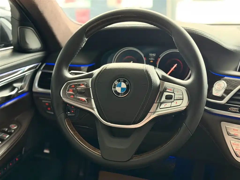 BMW 7 SERIES