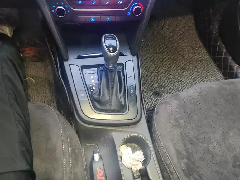 Hyundai Elantra — миниатюра 16