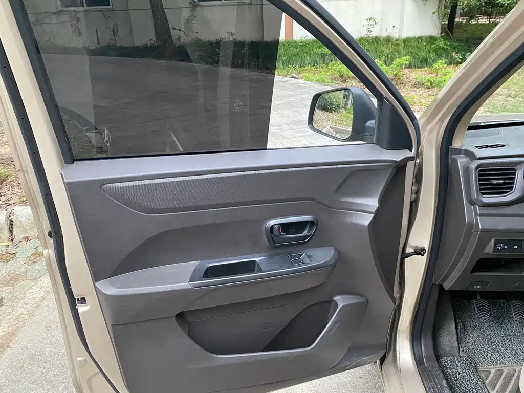Wuling Hongguang V — миниатюра 9