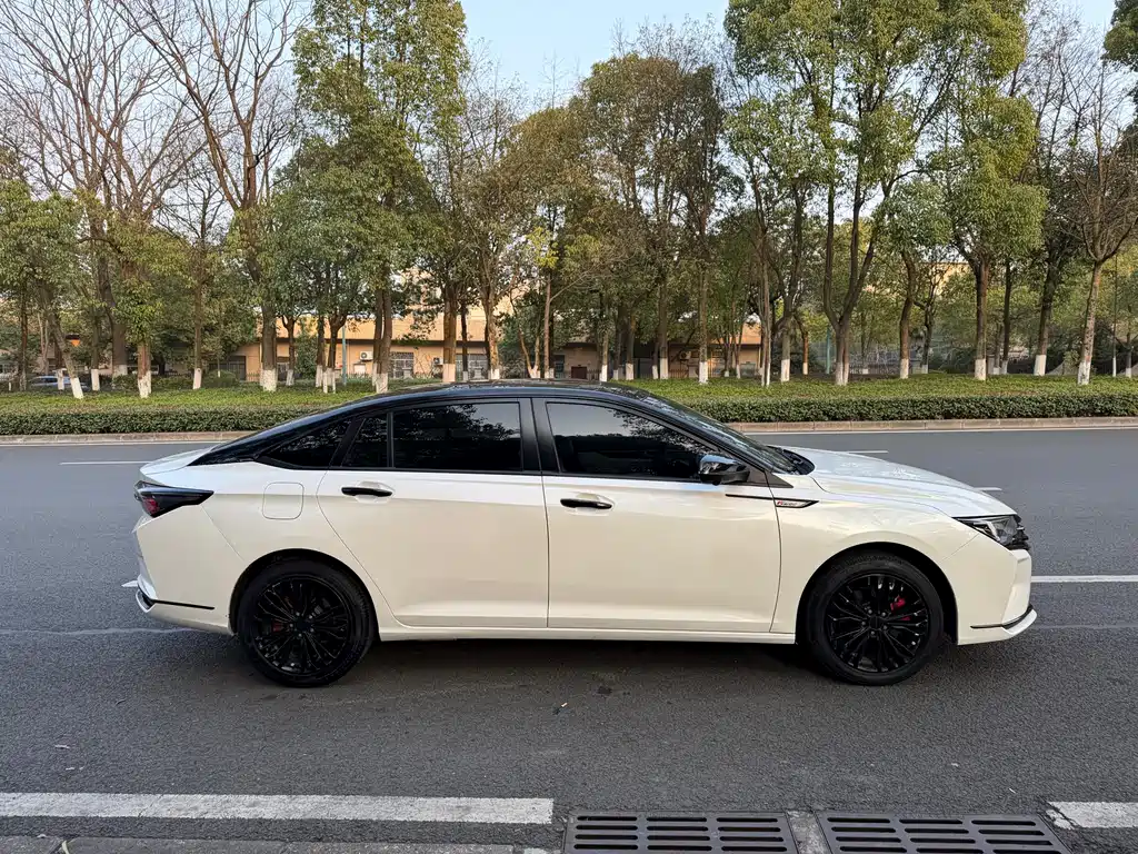 DONGFENG YI HYUN MAX