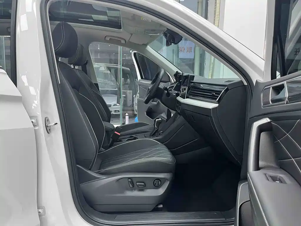Volkswagen Tiguan L — миниатюра 11