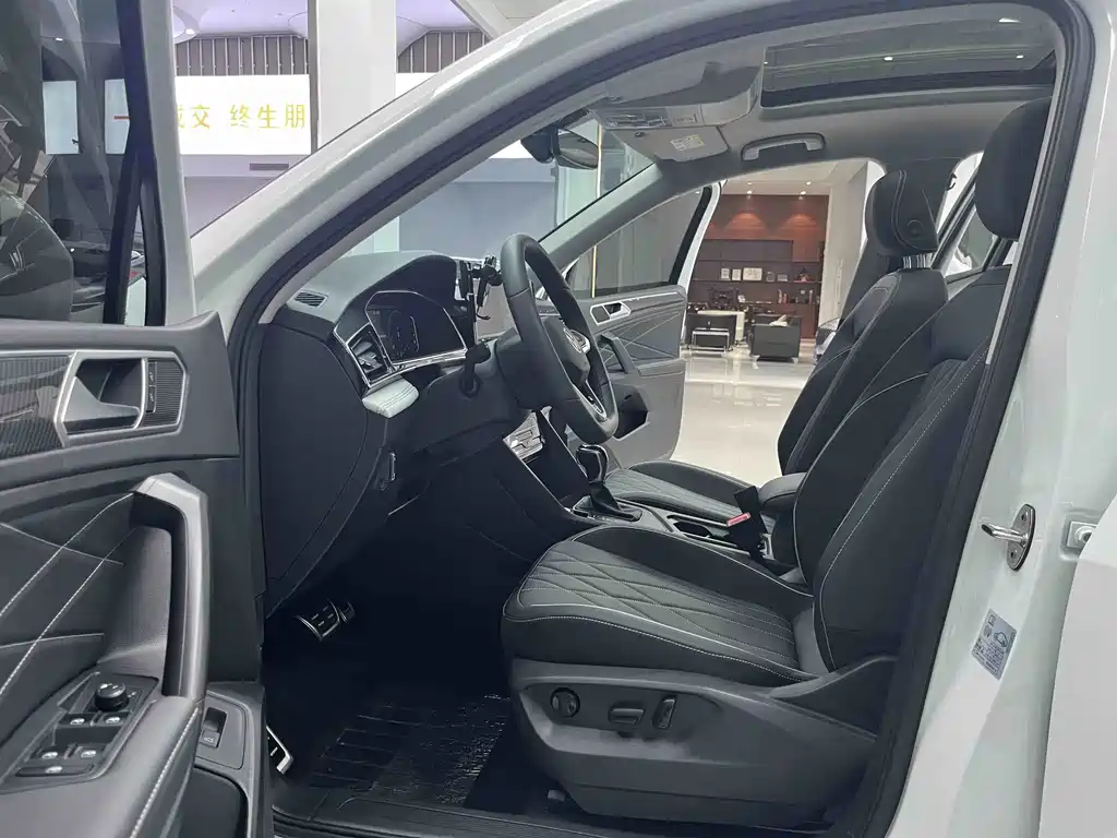 Volkswagen Tiguan L — миниатюра 4