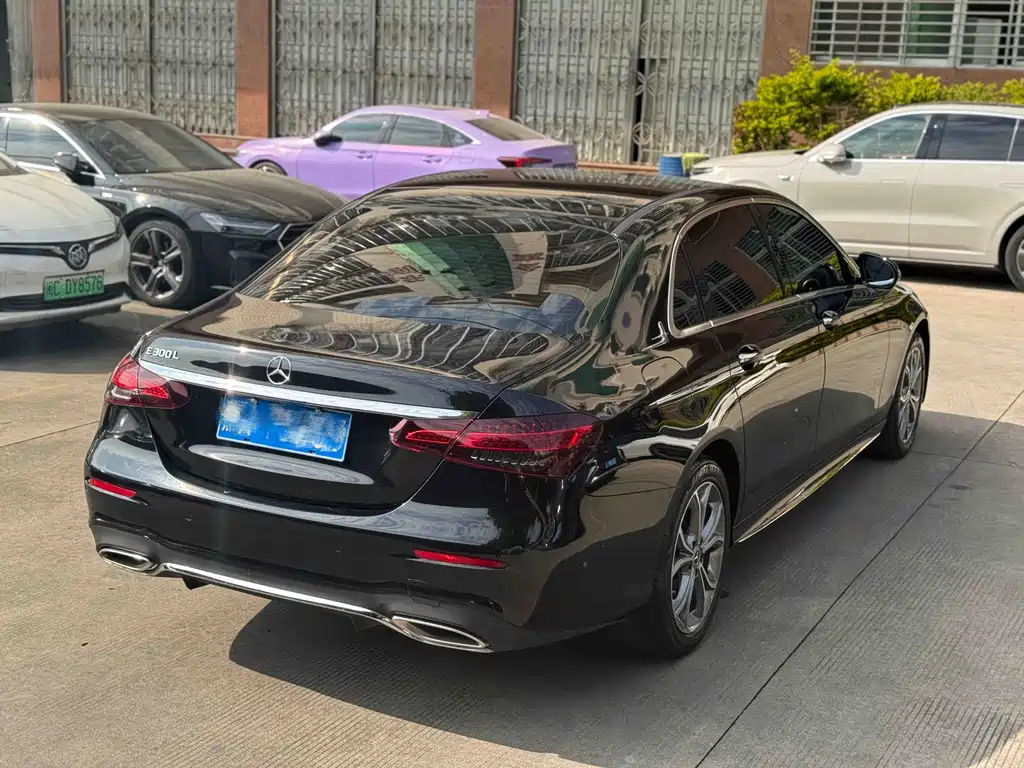 MERCEDES-BENZ E CLASS