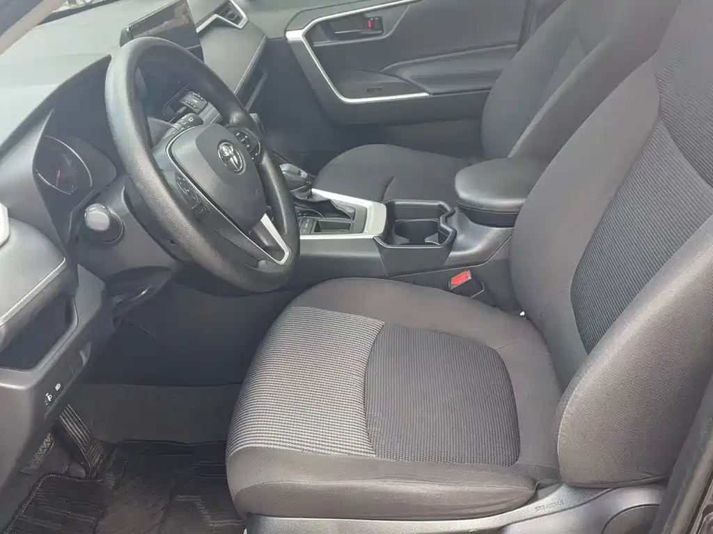 Toyota RAV4 — миниатюра 4
