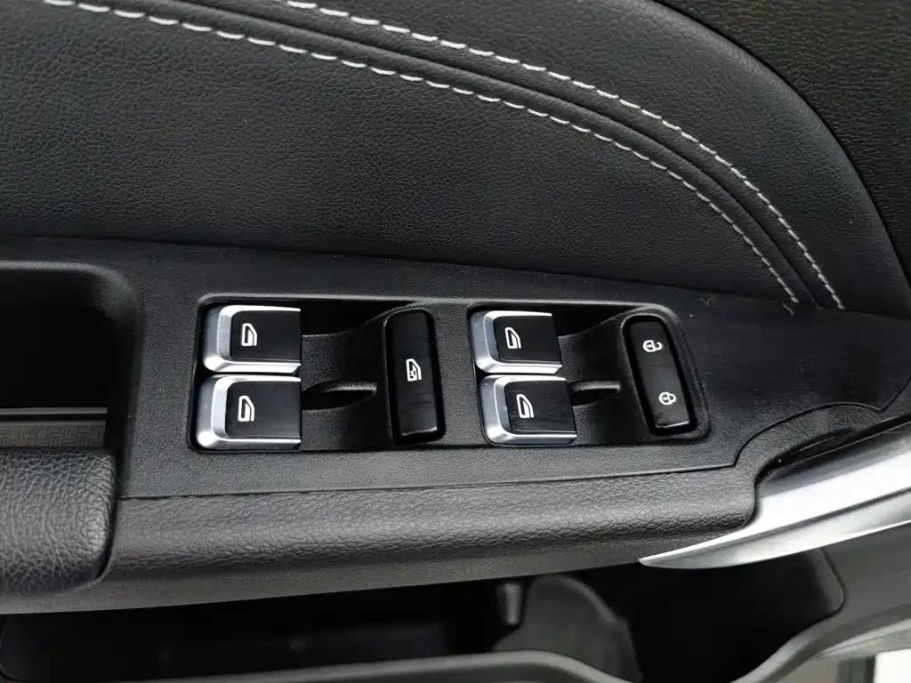 Geely Vision X3 — миниатюра 9