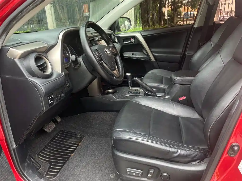 Toyota RAV4 2013 2.5L AT Luxury