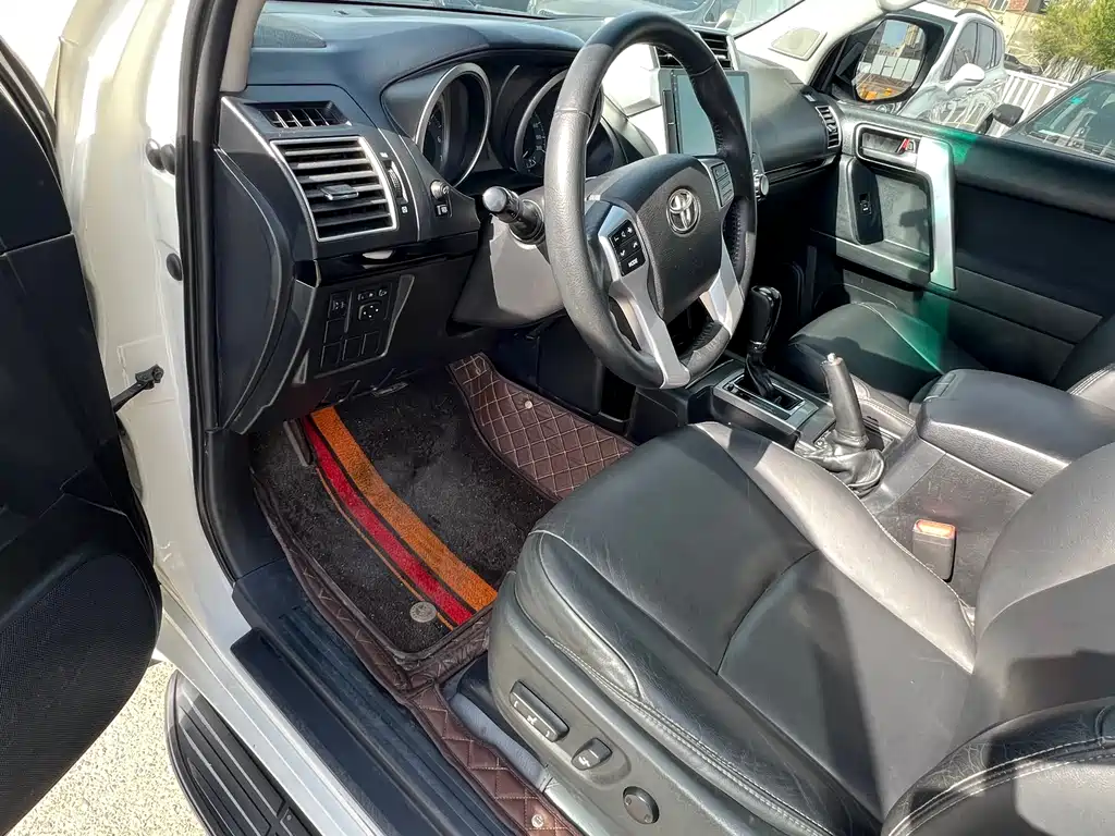 Toyota Land Cruiser Prado 2016 2.7L AT Standard