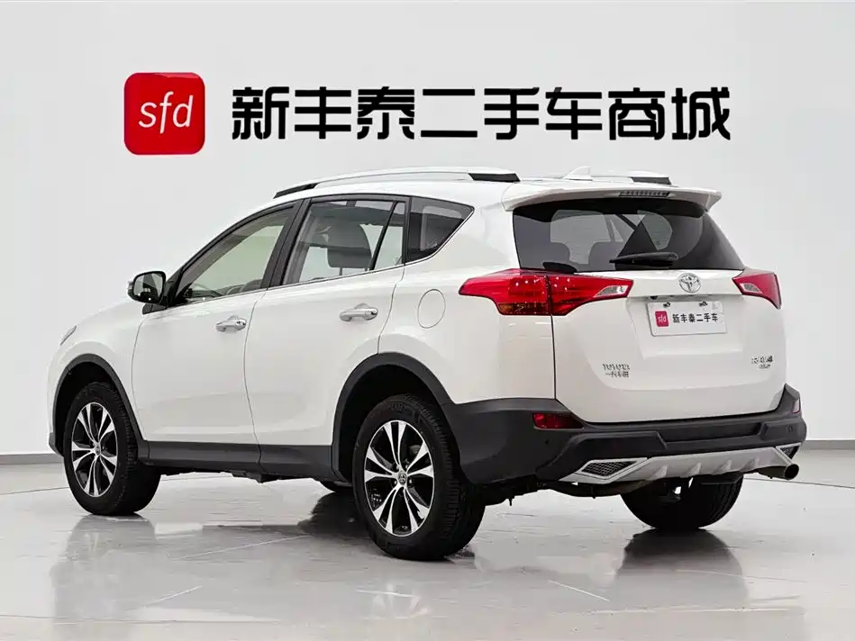 Toyota RAV4 2015 2.5L AT Elite