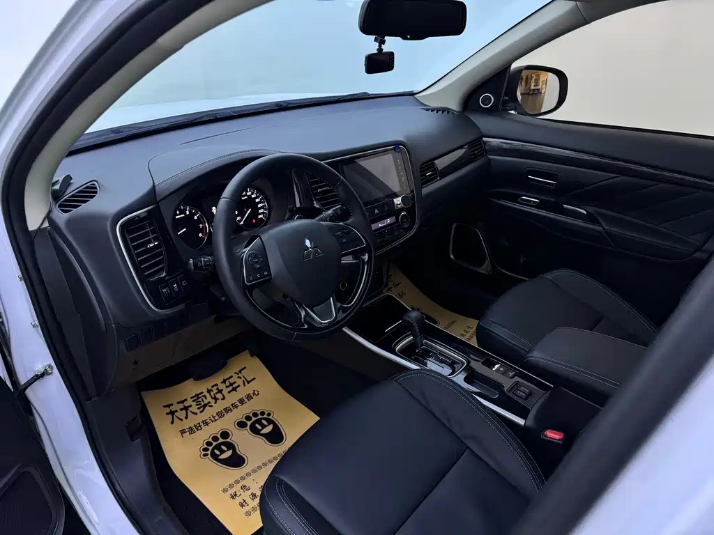 Mitsubishi Outlander — миниатюра 5