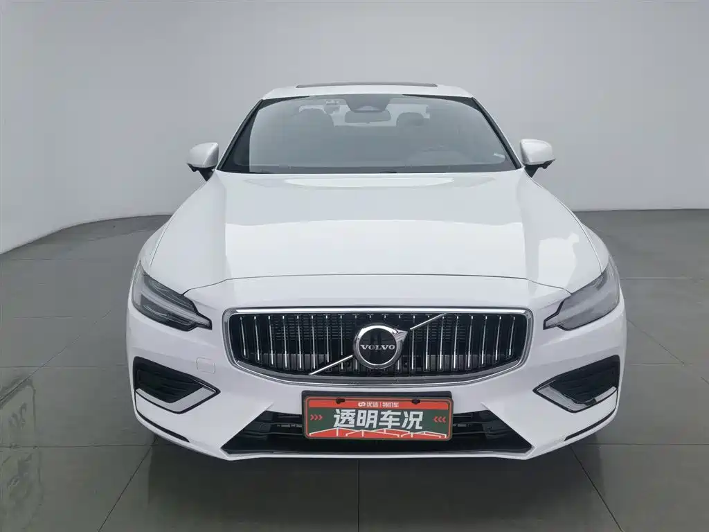 Volvo S60 2023 B4 Luxury