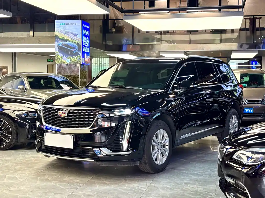 CADILLAC XT6