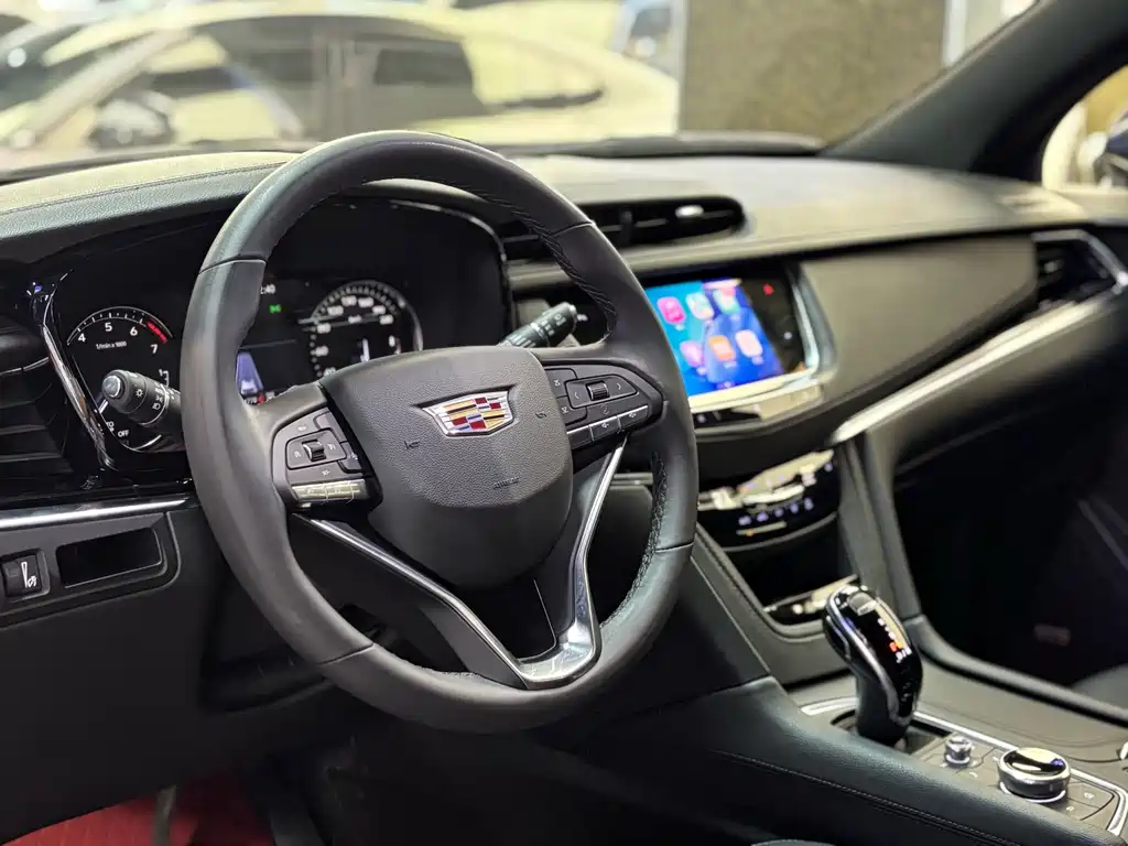 CADILLAC XT6