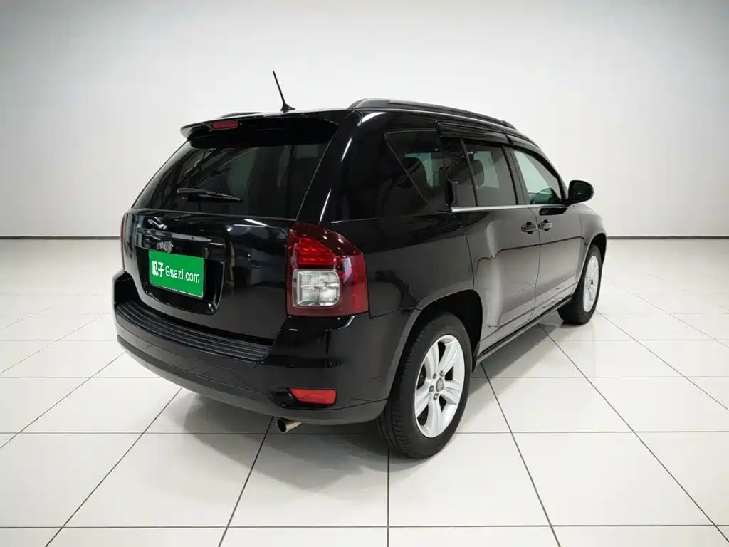 Jeep Compass (Import) — миниатюра 6