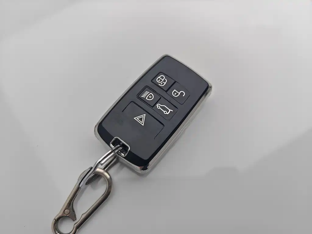 Jaguar XEL — миниатюра 20