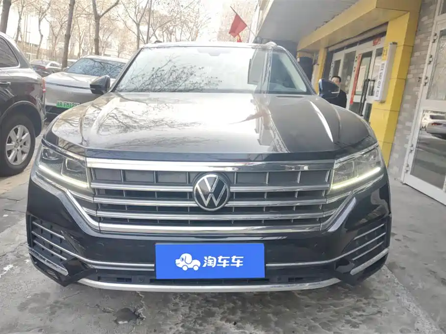 VOLKSWAGEN TOUAREG