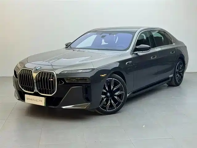 BMW i7 M70L